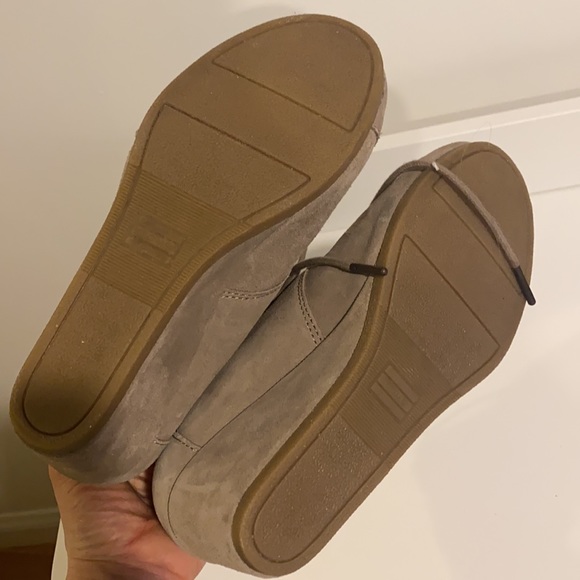 Tan TOMS wedges - Picture 5 of 5
